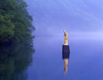 たつこ像・浮木神社