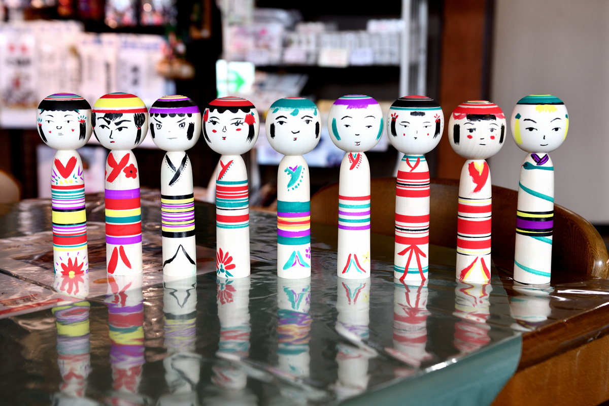 弥治郎こけし村