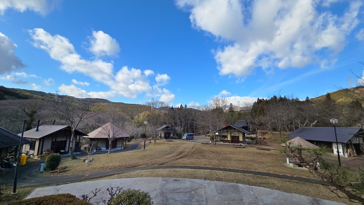 弥治郎こけし村