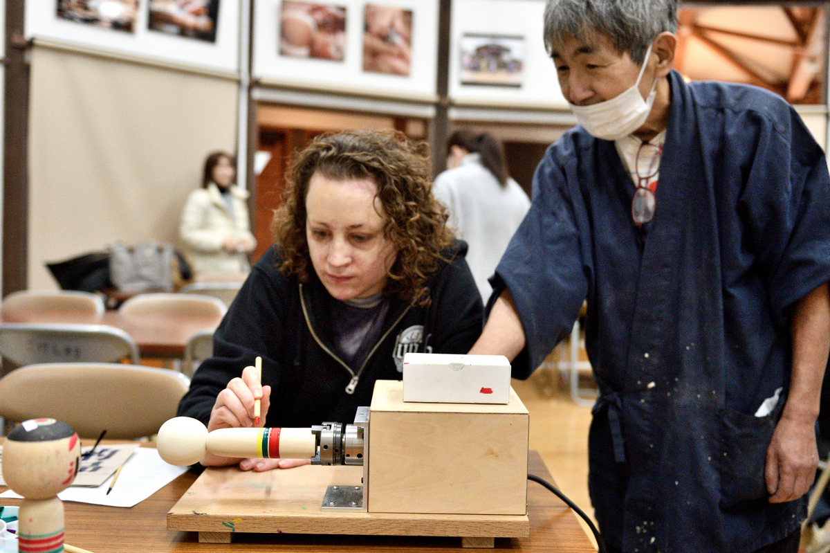 弥治郎こけし村