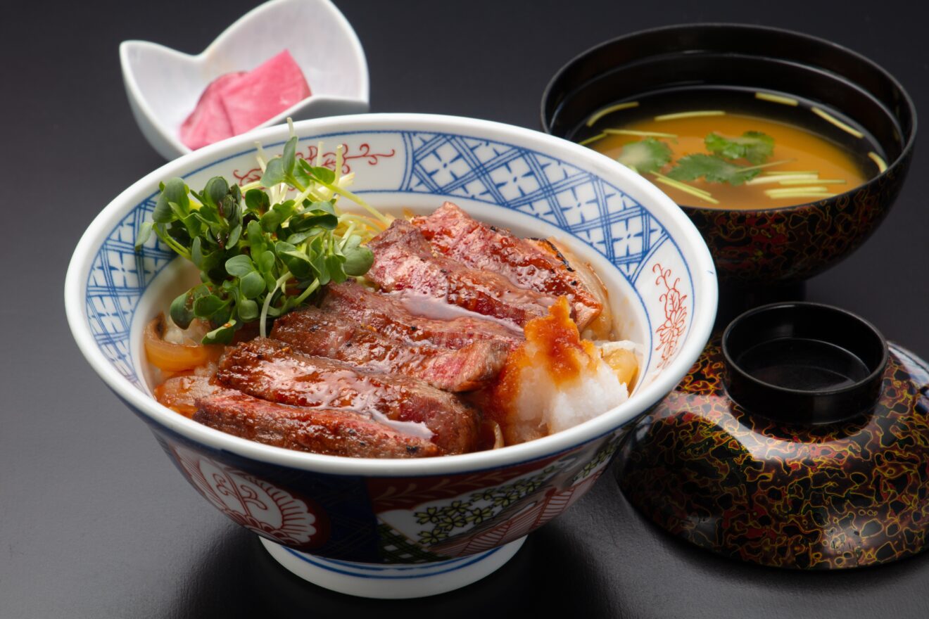 おすすめグルメ：ステーキ丼